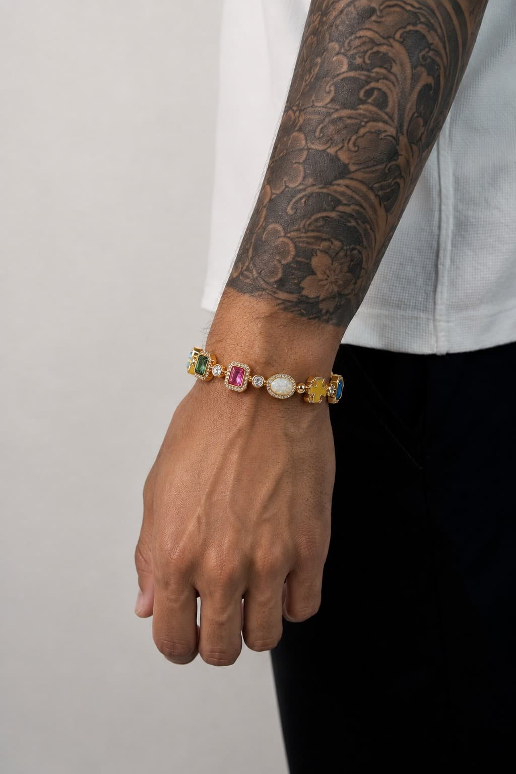 Croix Gemstone Armband getragen